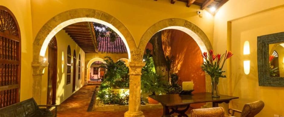 Colonial 7 BDRM Mansion in Historic Centre with Pool