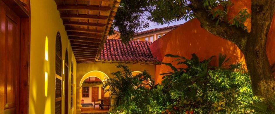 Colonial 7 BDRM Mansion in Historic Centre with Pool