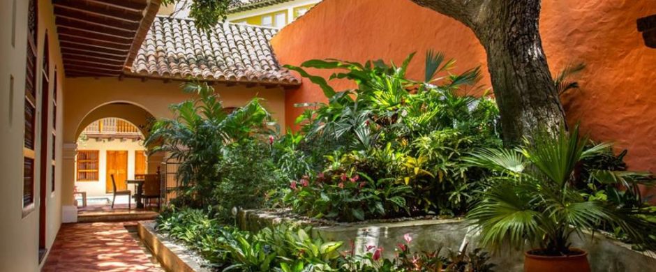 Colonial 7 BDRM Mansion in Historic Centre with Pool