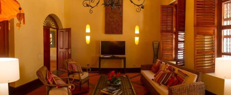 Colonial 7 BDRM Mansion in Historic Centre with Pool