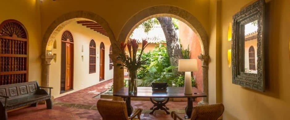 Colonial 7 BDRM Mansion in Historic Centre with Pool