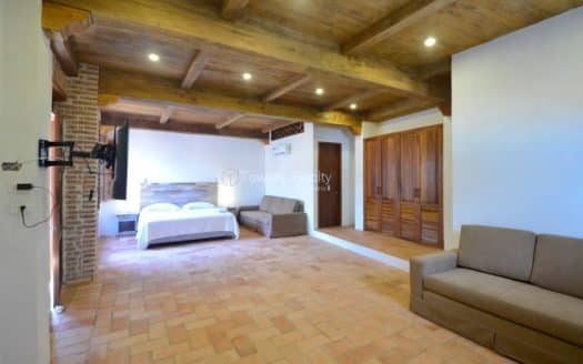 Colonial mansión + terrace, pool and view