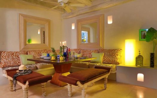 Stunning Villa with Rooftop Terrace and Jacuzzi!