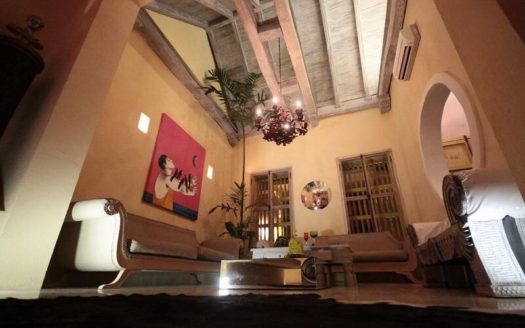Stunning Villa with Rooftop Terrace and Jacuzzi!