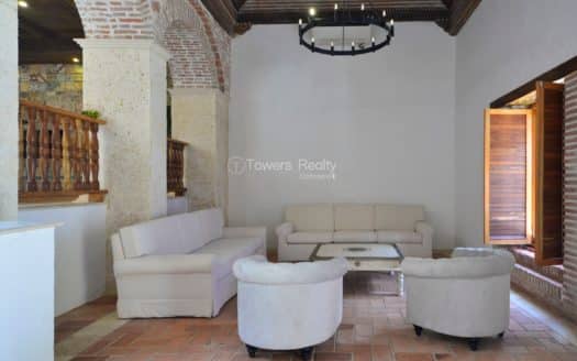 Colonial mansión + terrace, pool and view