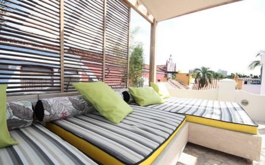 Stunning Villa with Rooftop Terrace and Jacuzzi!