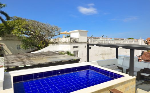 Colonial mansión + terrace, pool and view