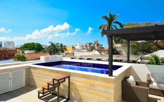 Colonial mansión + terrace, pool and view