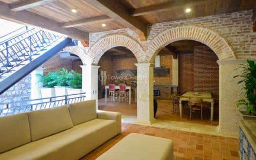 Colonial mansión + terrace, pool and view