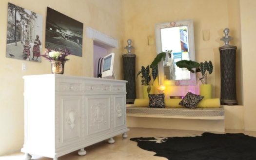 Stunning Villa with Rooftop Terrace and Jacuzzi!