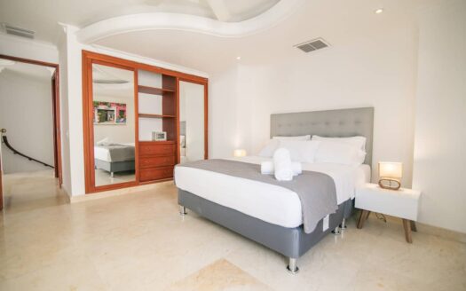 Lux 8 BR Penthouse + 2 Private Jacuzzis