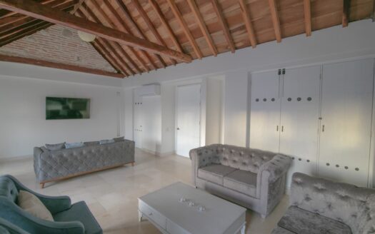 13 Bedroom Mansion in the Old City