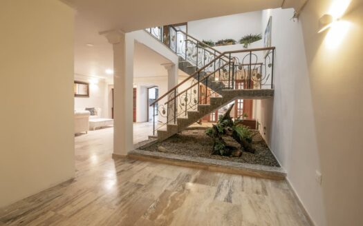 Beautiful 6 BR Mansion in Bocagrande