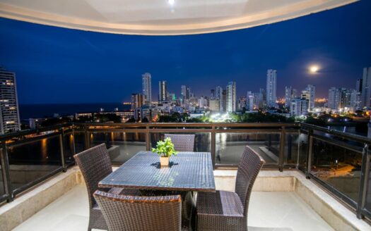 Lux 8 BR Penthouse + 2 Private Jacuzzis