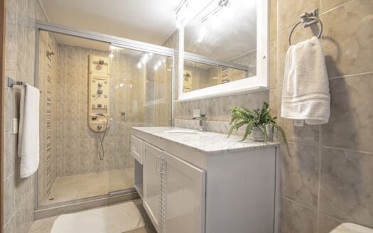 Lux 8 BR Penthouse + 2 Private Jacuzzis