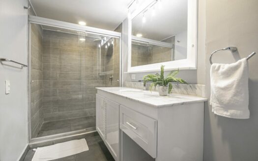 Lux 8 BR Penthouse + 2 Private Jacuzzis