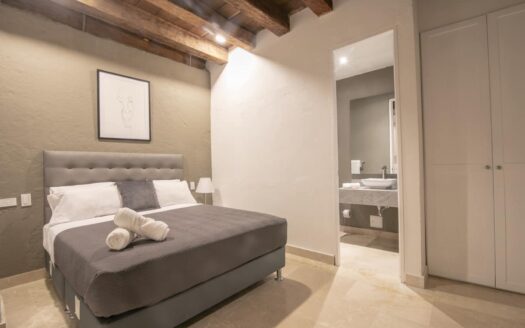 15 Bedroom Villa in the Old City