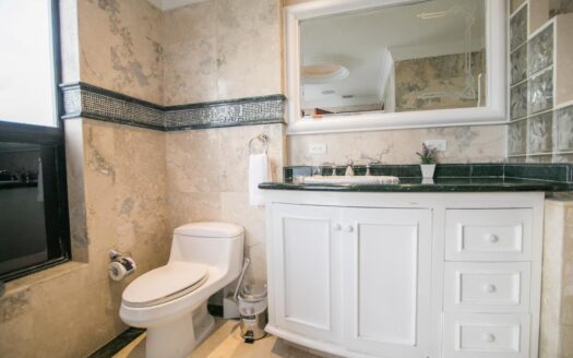 Lux 8 BR Penthouse + 2 Private Jacuzzis