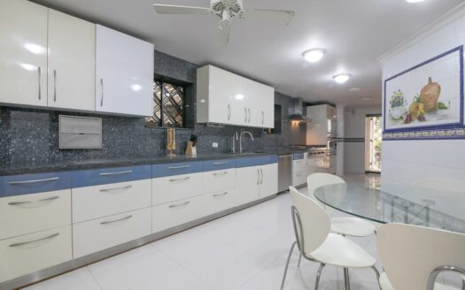 Beautiful 6 BR Mansion in Bocagrande