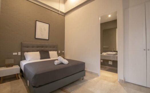15 Bedroom Villa in the Old City