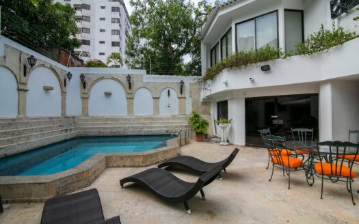 Beautiful 6 BR Mansion in Bocagrande