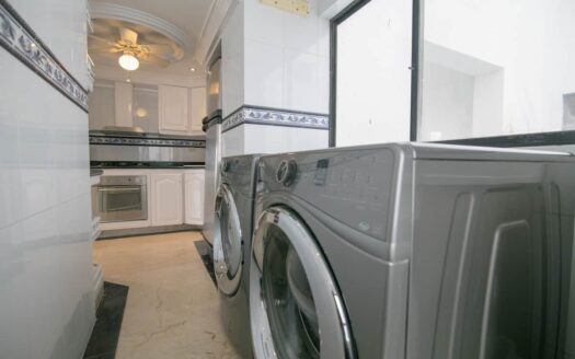 Lux 8 BR Penthouse + 2 Private Jacuzzis