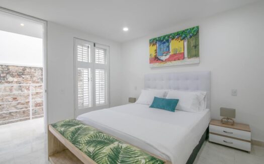 13 Bedroom Mansion in the Old City