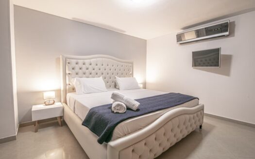 Lux 8 BR Penthouse + 2 Private Jacuzzis