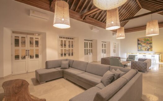 15 Bedroom Villa in the Old City