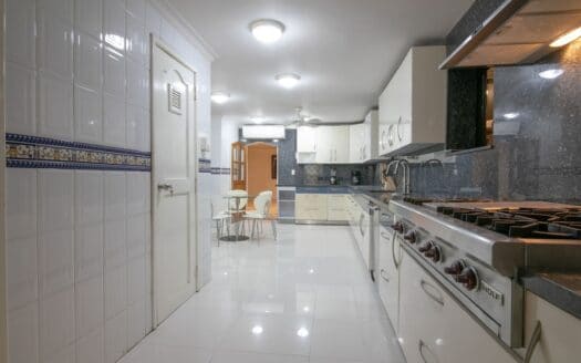 Beautiful 6 BR Mansion in Bocagrande