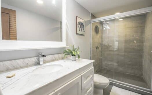 Lux 8 BR Penthouse + 2 Private Jacuzzis