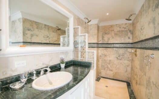 Lux 8 BR Penthouse + 2 Private Jacuzzis