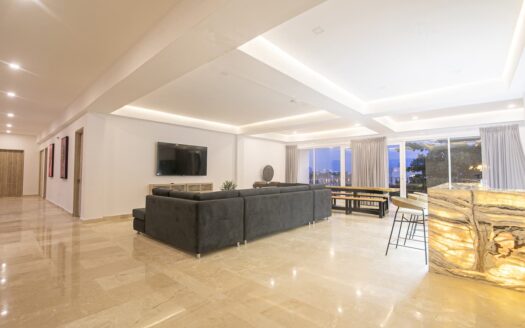 9 BR in Clock Tower Plaza with Private Pool