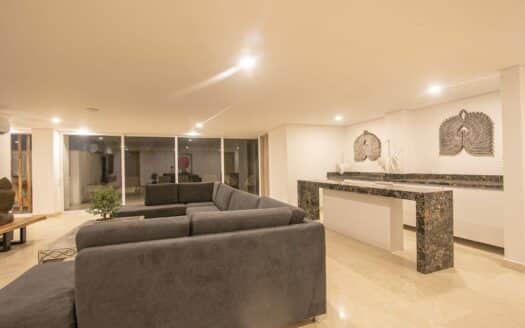 9 BR in Clock Tower Plaza with Private Pool