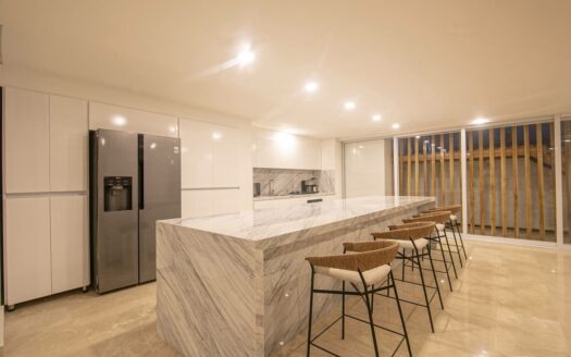9 BR in Clock Tower Plaza with Private Pool