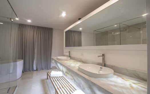 16 BR in Clock Tower Plaza with Private Pool