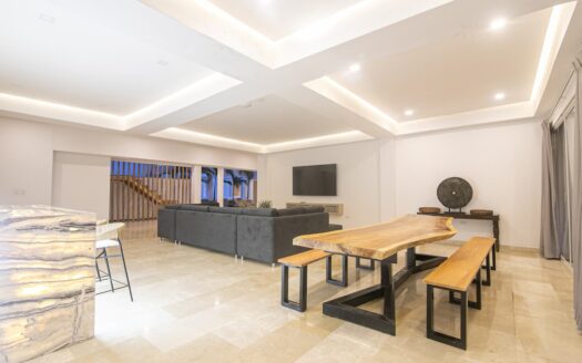 7 BR in Clock Tower Plaza with Private Pool
