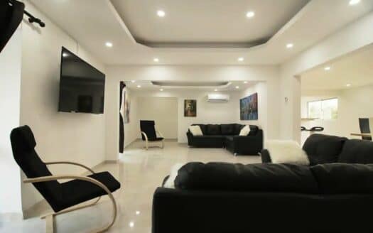 Beautiful 13 BR House in the Old City