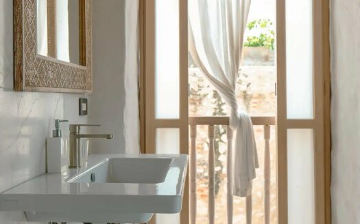 Casa Antonio – Renovated Colonial House 6Bdr