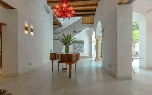 Casa Antonio – Renovated Colonial House 6Bdr