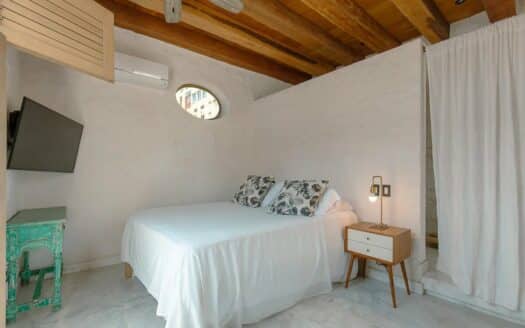 Casa Antonio – Renovated Colonial House 6Bdr