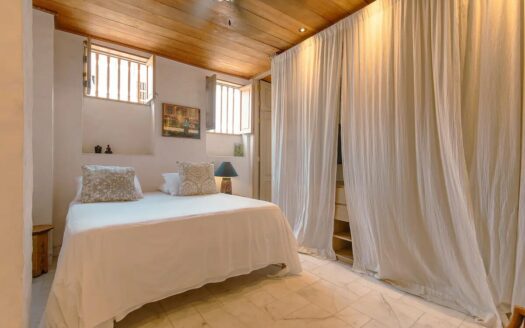 Casa Antonio – Renovated Colonial House 6Bdr