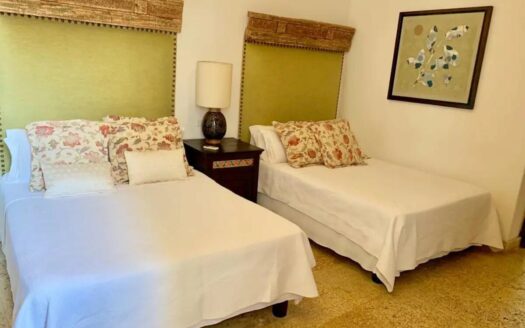 Cheerful 5 BR House W/Pool in the Wall City