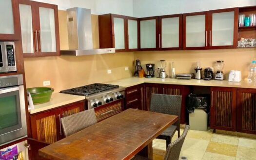 Cheerful 5 BR House W/Pool in the Wall City