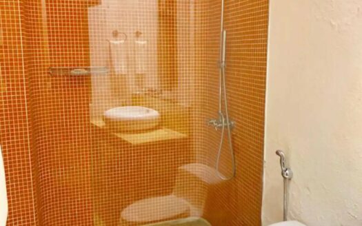 Cheerful 5 BR House W/Pool in the Wall City