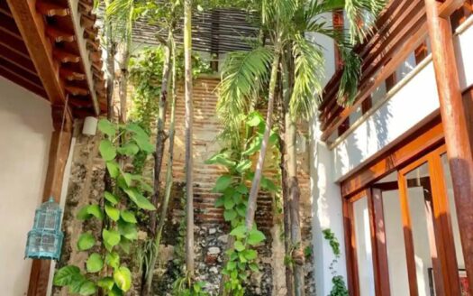 Cheerful 5 BR House W/Pool in the Wall City