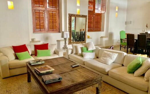 Cheerful 5 BR House W/Pool in the Wall City
