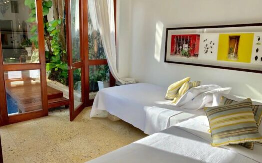 Cheerful 5 BR House W/Pool in the Wall City