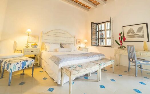 LUXURY 7 BR Mansion in Old City with Rooftop Pool