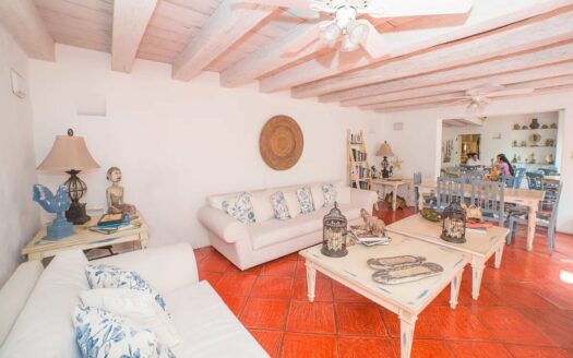 LUXURY 7 BR Mansion in Old City with Rooftop Pool